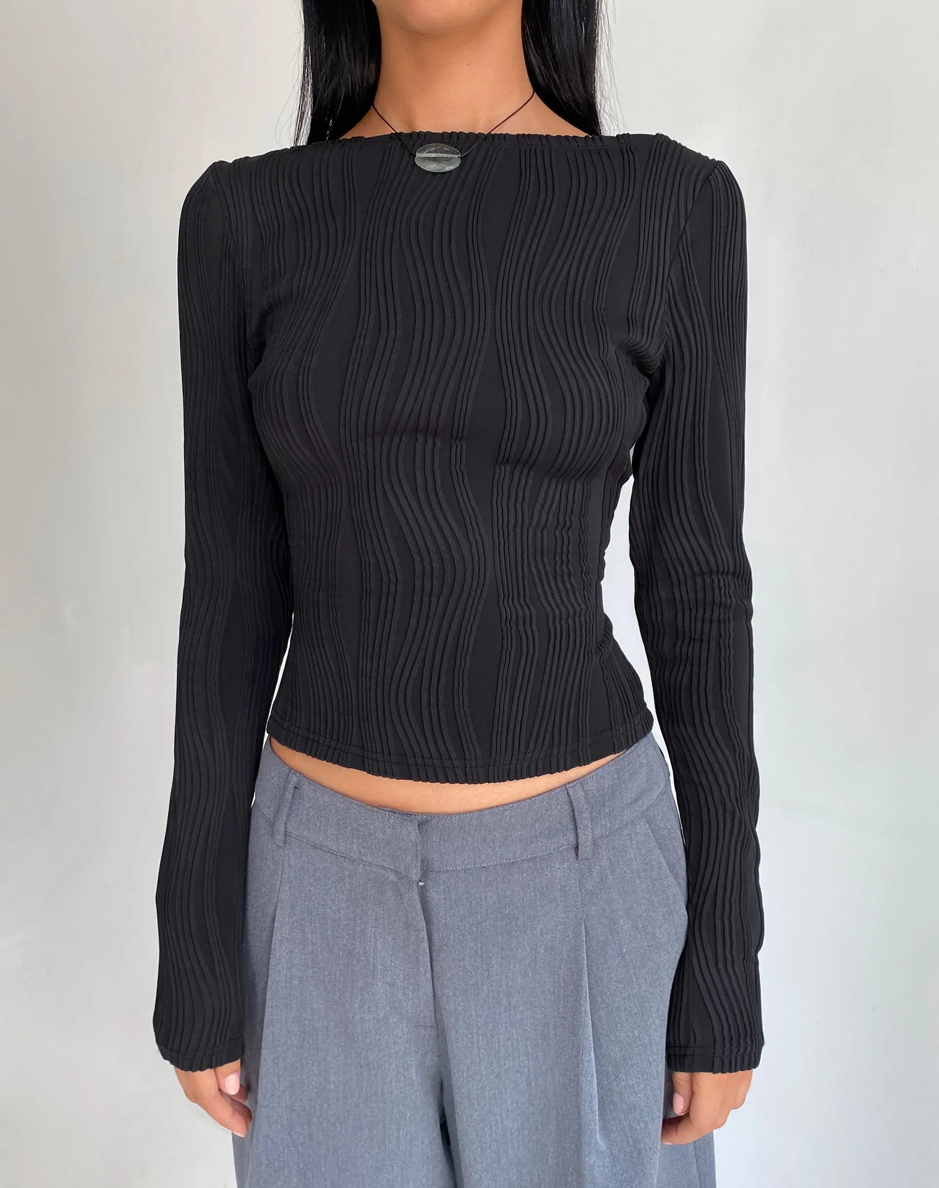 Amabon Long Sleeve Crop Top in Crinkle Black