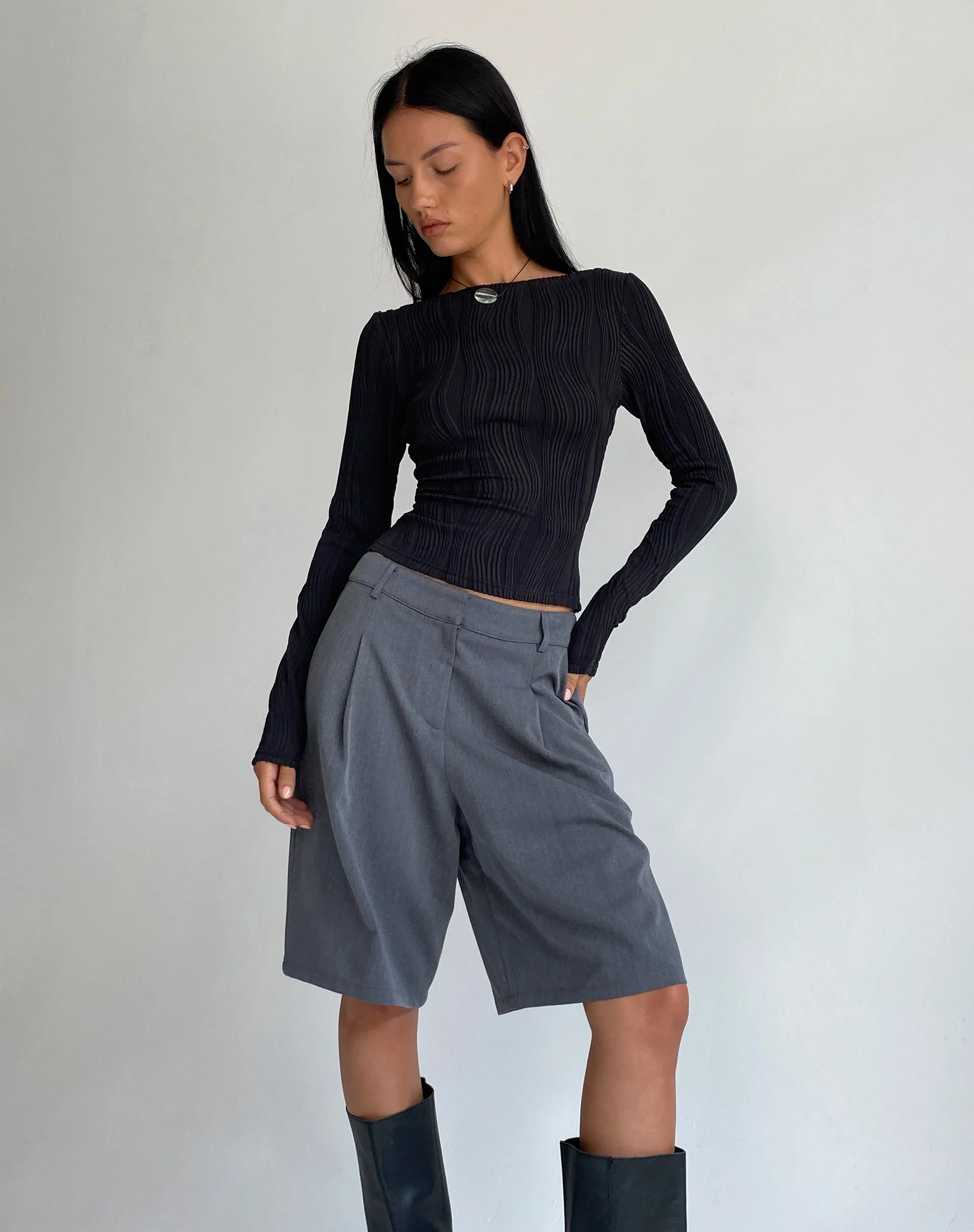 Amabon Long Sleeve Crop Top in Crinkle Black