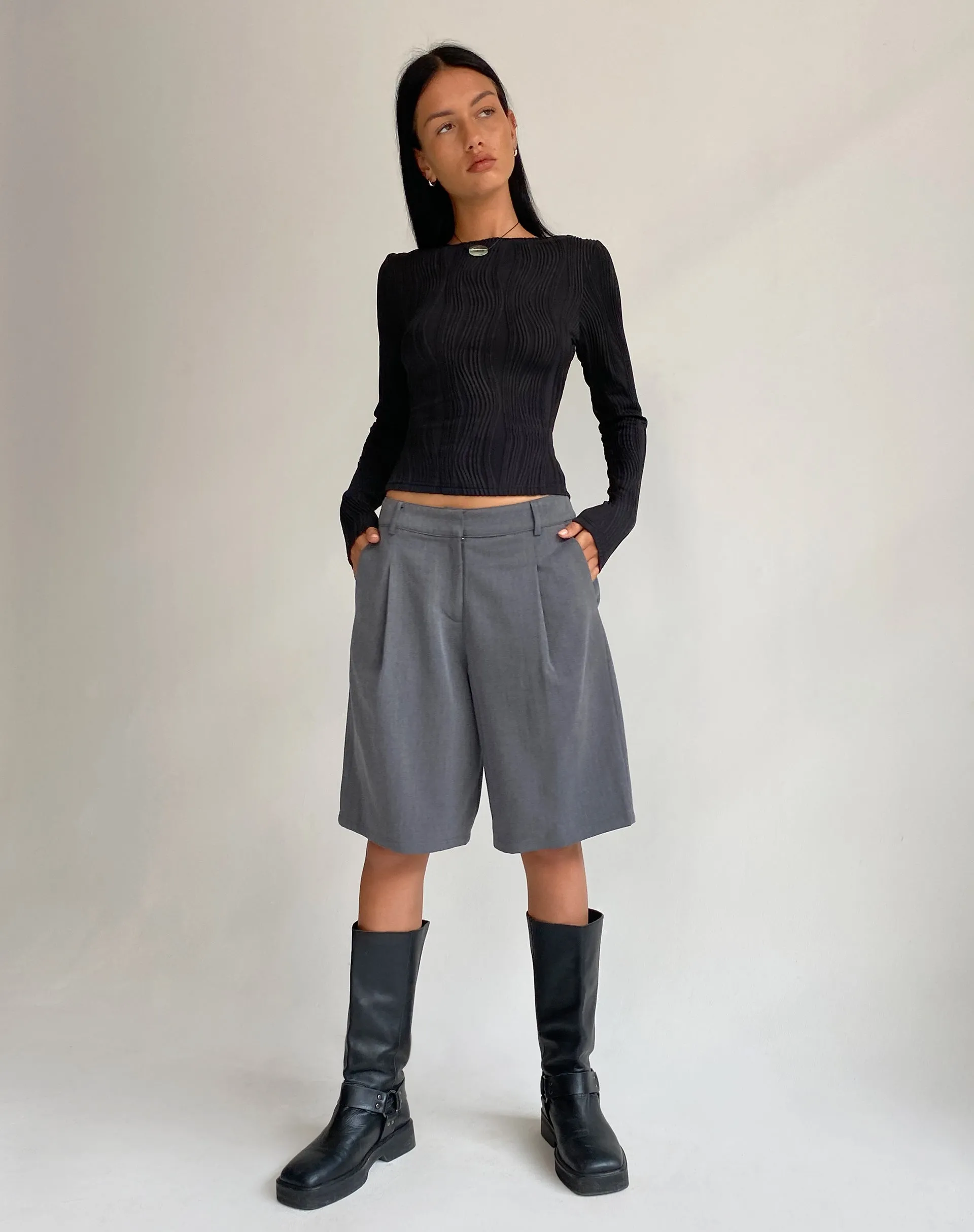 Amabon Long Sleeve Crop Top in Crinkle Black