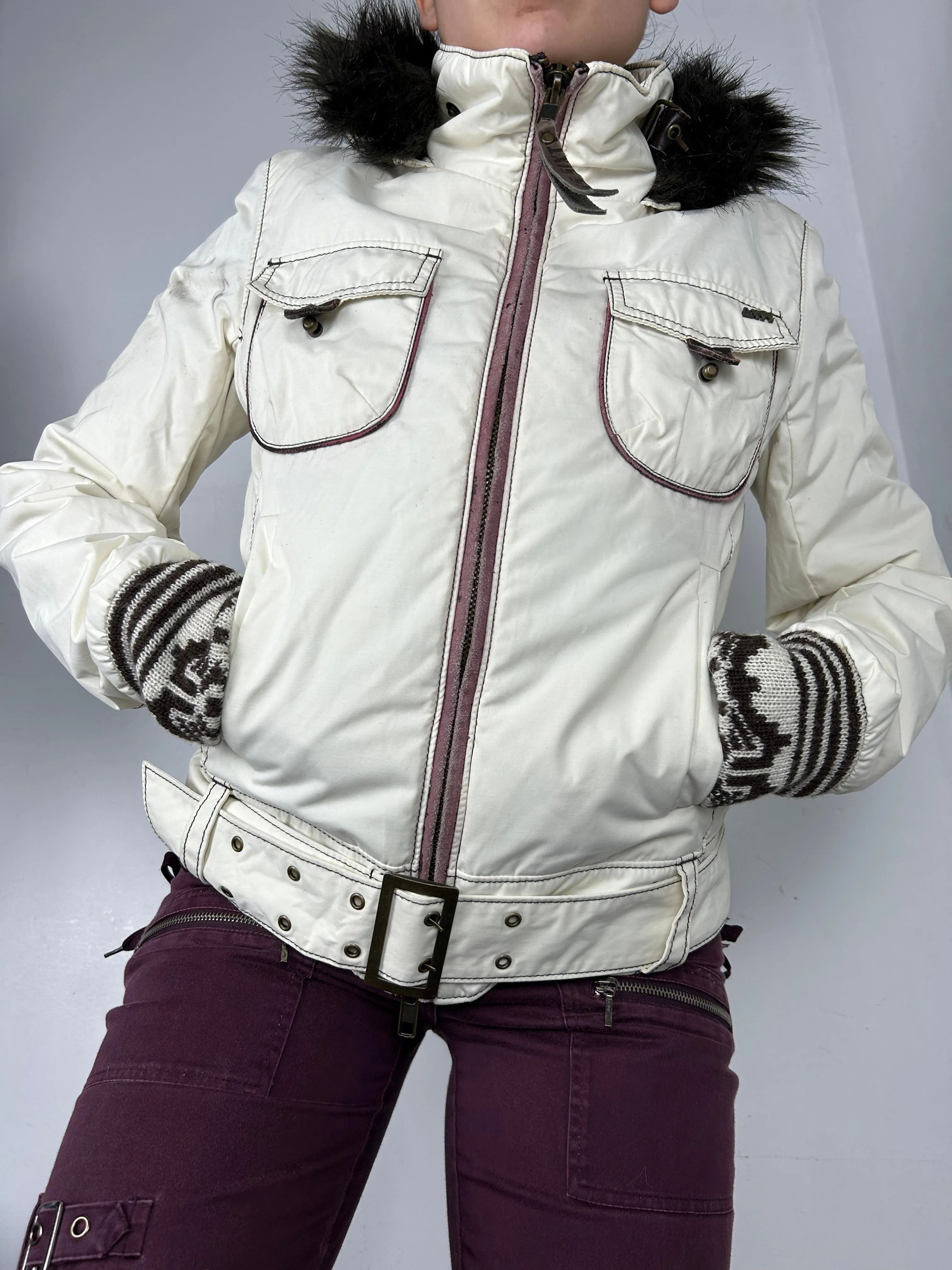 Cream inside faux fur winter puffer jacket with belt (M/L)