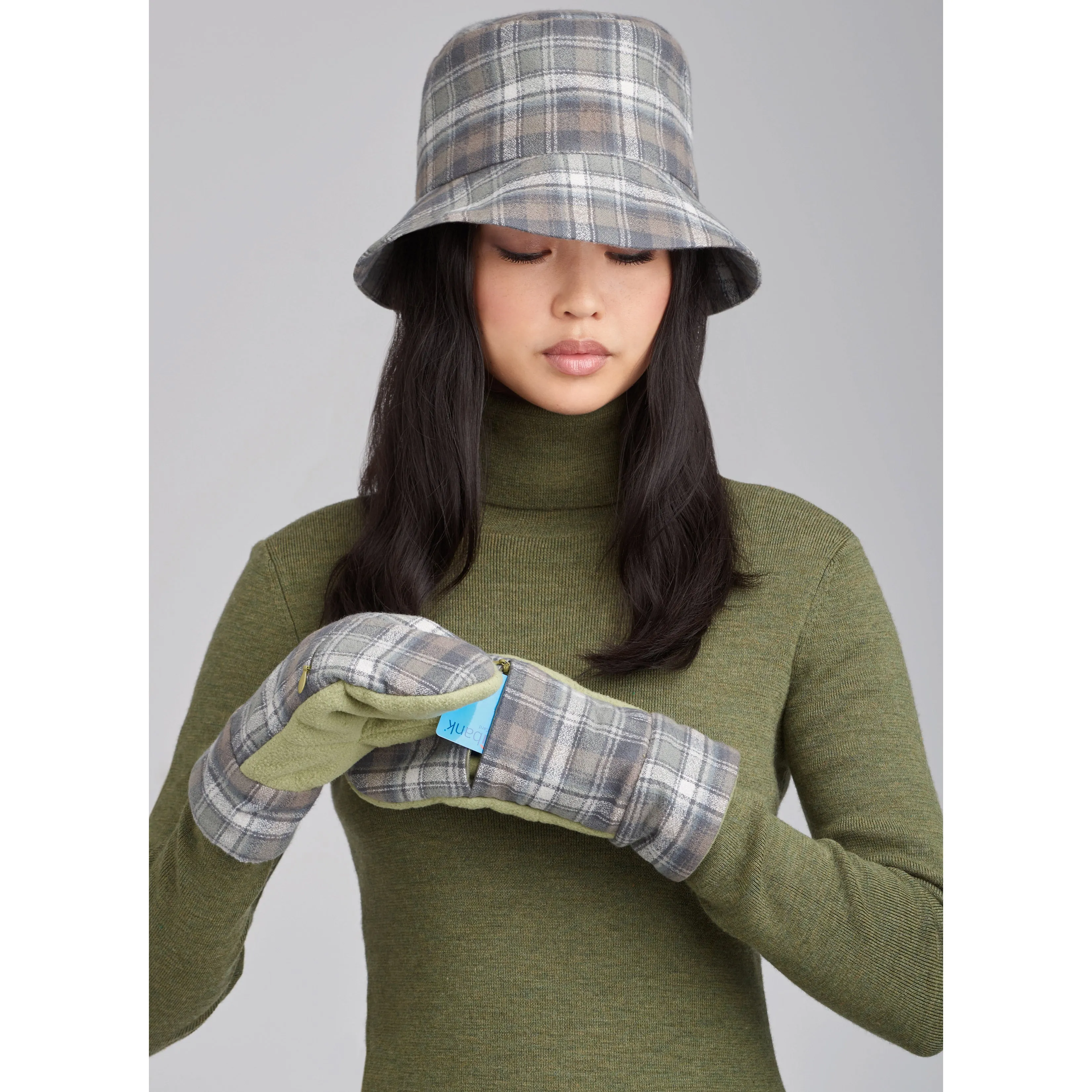 Simplicity pattern 9658 Misses' Hats, Headband, Mittens, Cowl and Infinity Scarf